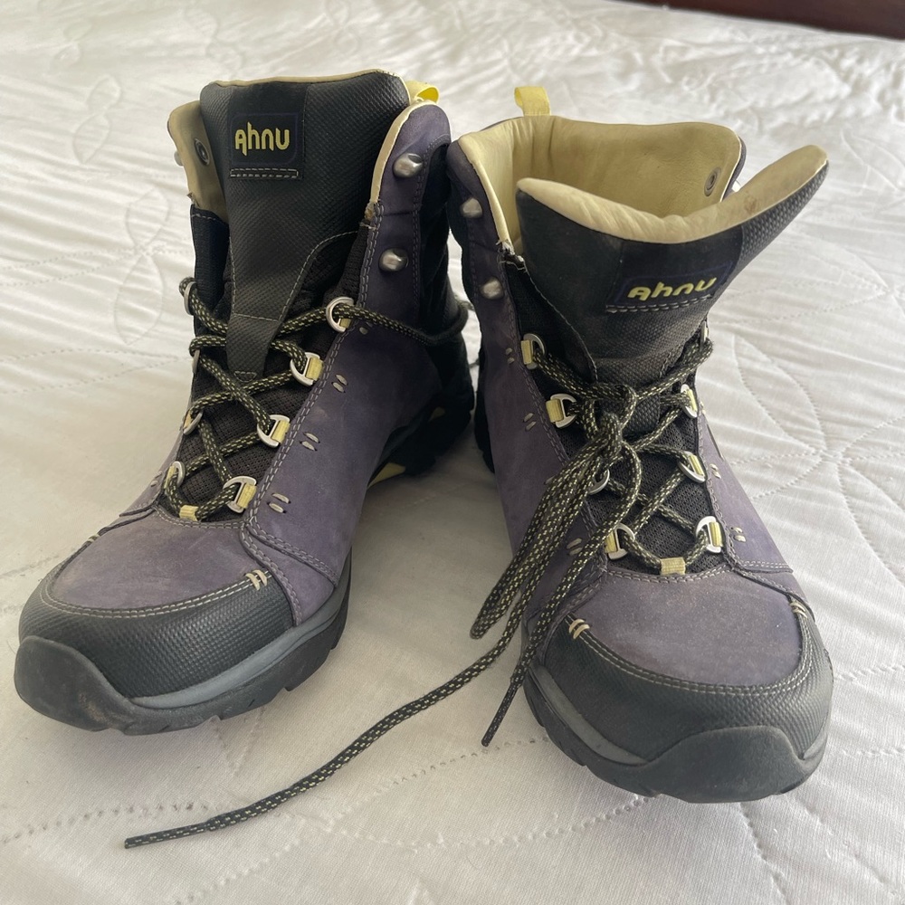 Ahnu size 9.5 hiking boots